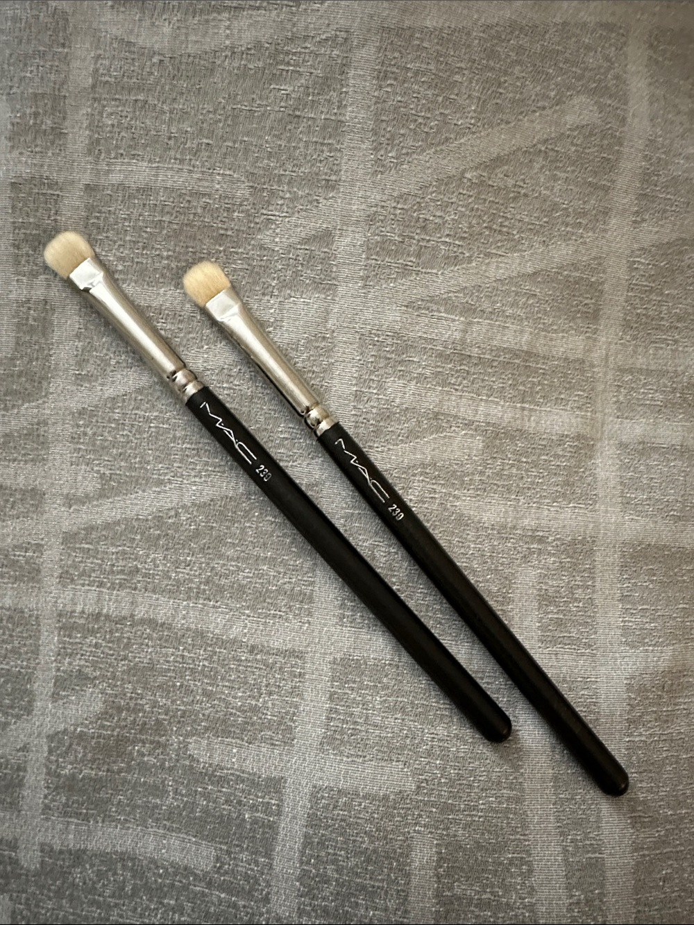 MAC Cosmetics 239 Eyeshadow Shader Brush